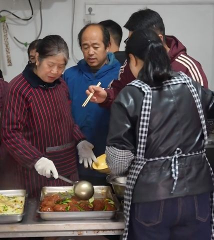 鮮香暖胃，勁滿(mǎn)車(chē)間！減振廠(chǎng)午餐為奮斗續(xù)航