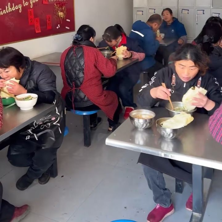 煙火氣里的工作日常 ——穩(wěn)眾員工的午餐時光